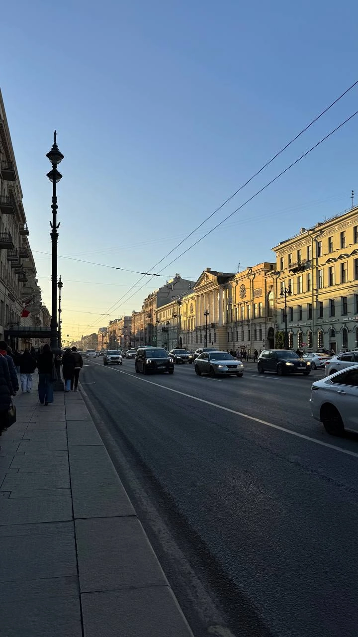 Лёгкие, семейные выходные в Питере
Благо ещё солнце светило — поднабрался витамином D и возвращаюсь в Москву.
Впервые попробовал флоатинг | Сетка — новая социальная сеть от hh.ru