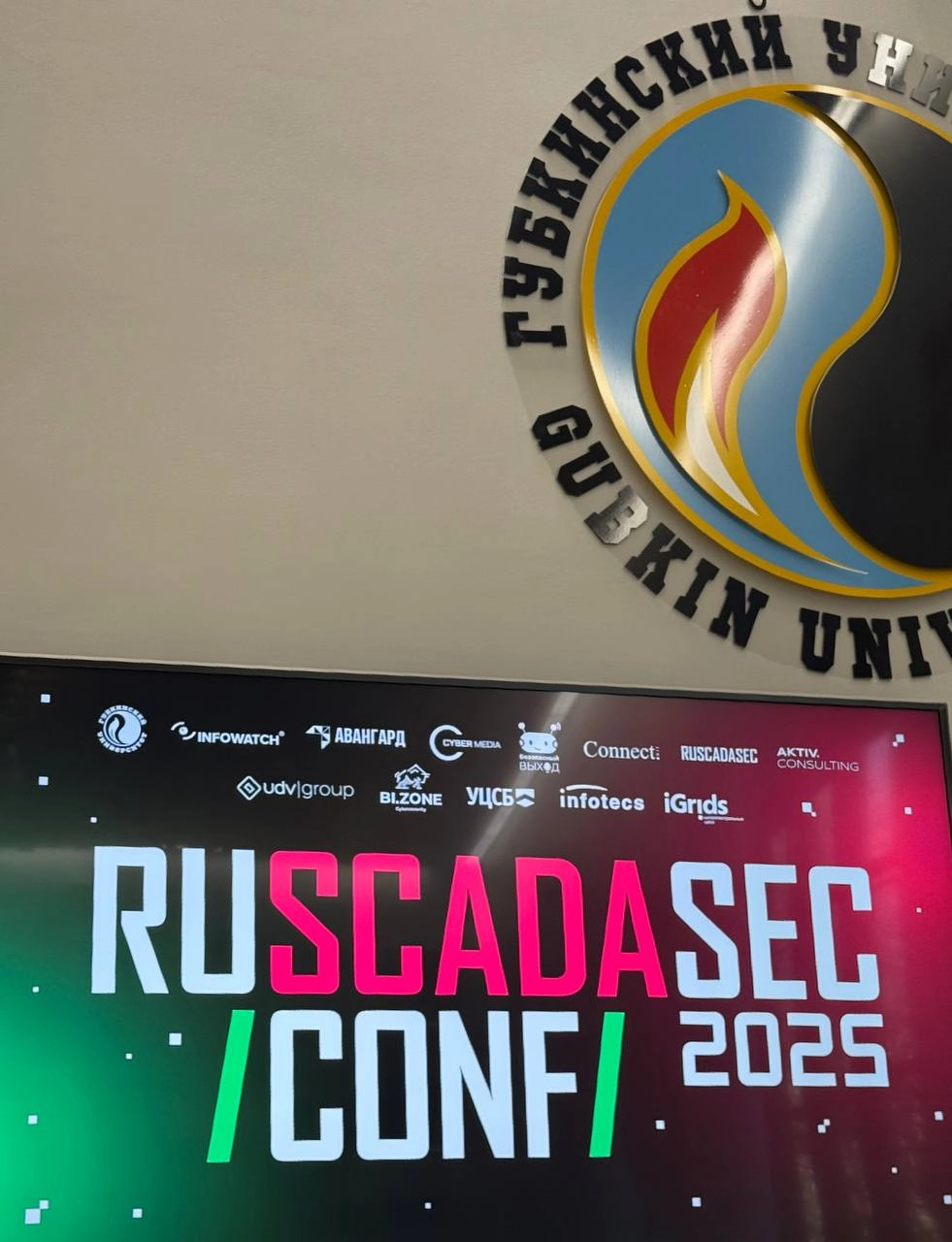 Сегодня модерирую первую секцию докладов на RUSCADASEC CONF 2025🔥
3-я конференция — новые спикеры — новые доклады, никакого маркетинга. В предвкушении😍 | Сетка — новая социальная сеть от hh.ru