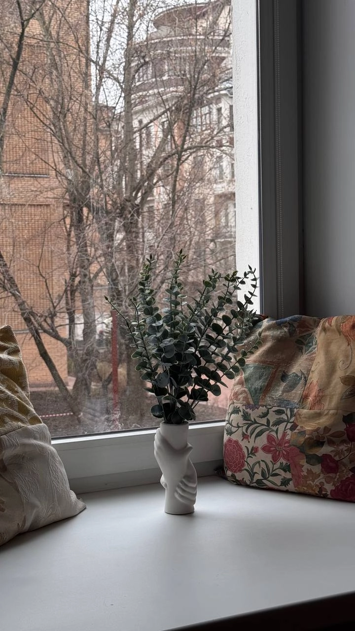 Сегодня пятница. Люблю пятницы — у меня это дни под кодовым названием «работаю с головой»: говорю с психологом, любимым коучем из *insight и пишу в дневник.
Через эти практики отмеряю какие-то.. | Сетка — новая социальная сеть от hh.ru