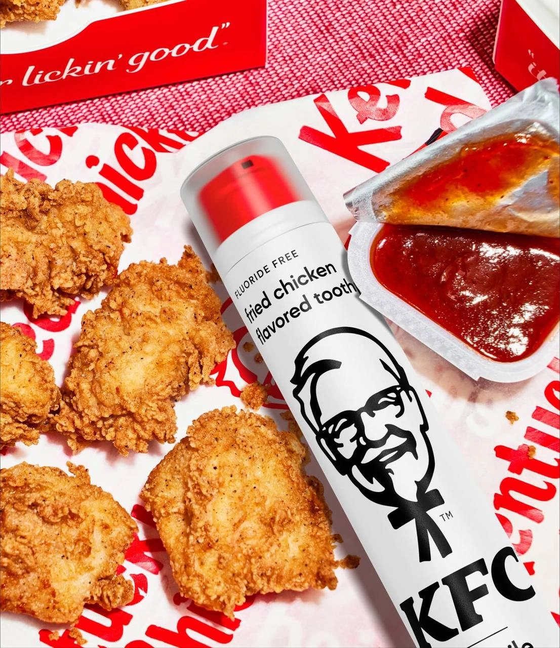 Это могло бы быть первоапрельской шуткой, но это реальность. KFC выпустили зубную пасту со вкусом жареной курицы. 
Купить такую пасту можно за €12 | Сетка — новая социальная сеть от hh.ru