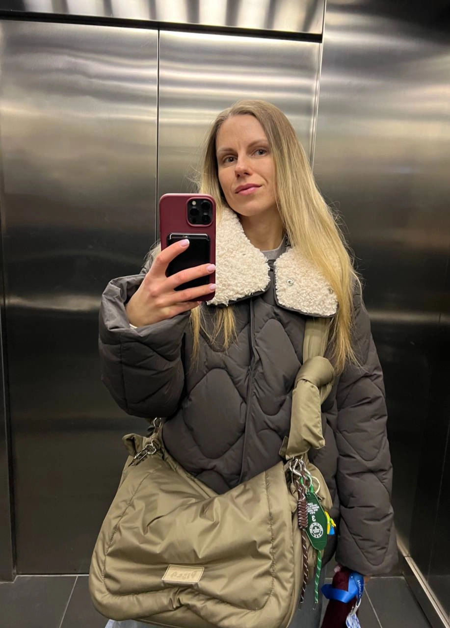 Канал лежал как забытая зарядка… а я просто жила
Я, честно, забросила канал. Не потому что выгорела, не потому что пропала мотивация. А потому что у него нет цели.
Я не продаю тут курсы | Сетка — новая социальная сеть от hh.ru