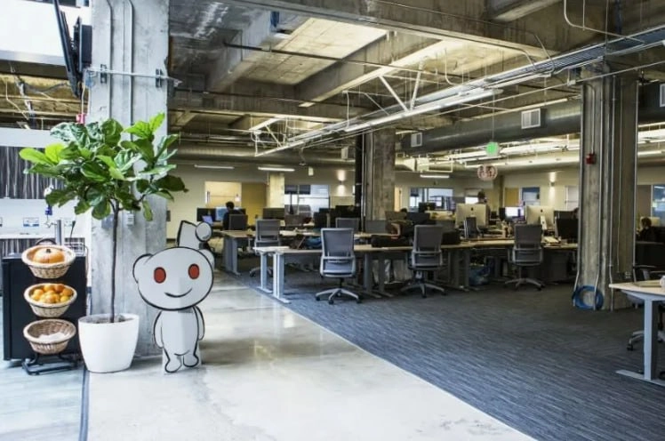 Reddit's success may be inextricably tied to Google Search - линк
Аналитики Уолл-стрит из Redburn Atlantic 17 марта нелицеприятно отозвались о Reddit, заявив что компания "переоценена" и присвоили ста... | Сетка — новая социальная сеть от hh.ru