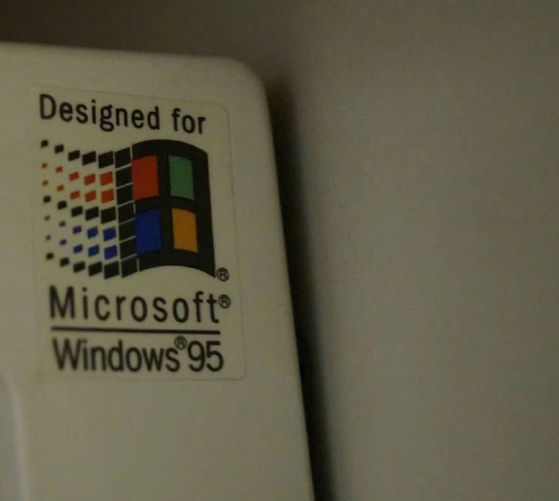 Знаменитый звук включения Windows 95 теперь входит в Звуковое наследие Америки. Его создал Брайан Ино в 1995 году на компьютере Macintosh(иронично, да?) | Сетка — новая социальная сеть от hh.ru
