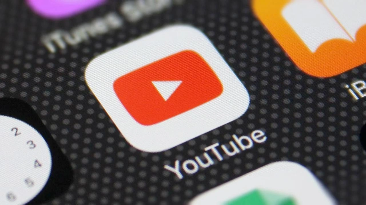 #Антон YouTube выкатывает новый инструмент генерации музыки на базе ИИ, который уже доступен авторам из партнёрской программы в США | Сетка — новая социальная сеть от hh.ru