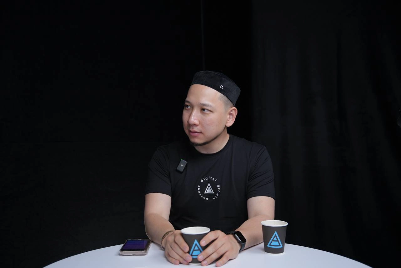 Недавно мы приняли участие в Ecommerce Central Asia EXPO 2025, где записали подкасты с ключевыми игроками рынка, в том числе:

Джамиля Халибаева — глобальный директор по маркетингу IT Park Uzbekistan
... | Сетка — новая социальная сеть от hh.ru
