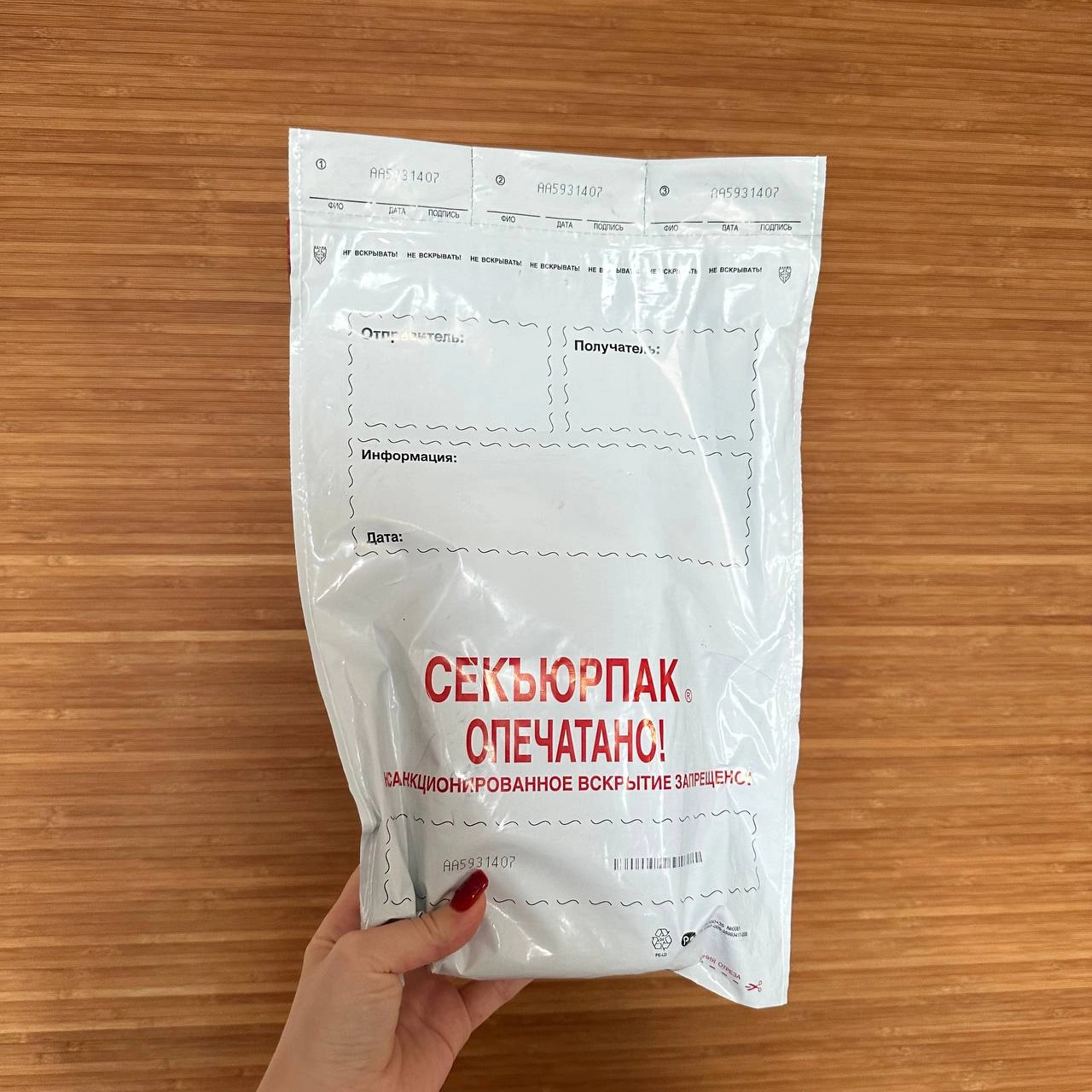 Я не знала кто мне звонит 🫣«Здравствуйте, Полина Сергеевна, доставка беспокоит»
Открыла пакет дома и только потом поняла — кофе! 
Предыстория: в мире моих коллег нормальная практика – приглашать друг ... | Сетка — новая социальная сеть от hh.ru