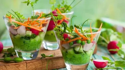 🌱 Микрозелень в коктейлях: свежий витаминный заряд! 🍹  
Привет, друзья! Сегодня я хочу поделиться с вами удивительным способом придать своим коктейлям еще больше свежести, вкуса и пользы для здоровья | Сетка — новая социальная сеть от hh.ru
