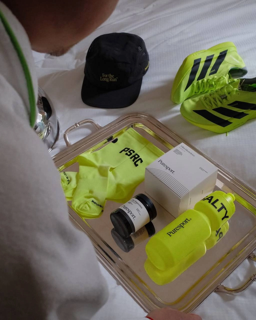 #Артем Ваши кроссовки, сэр.
Бренд товаров для бегунов Puresport в коллабе с adidas запустили «чисто английское промо» к предстоящему Лондонскому марафону | Сетка — новая социальная сеть от hh.ru
