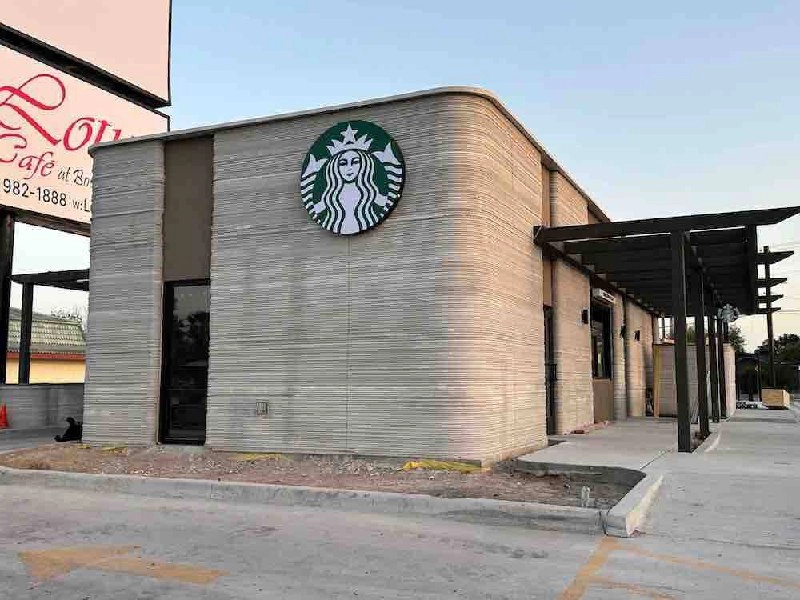 В Техасе строится первый в мире Starbucks, здание которого полностью напечатано на 3D-принтере. 
Новость не свежая, но «строительство» уже во всю в процессе, а в соцсетях светятся фотографии | Сетка — новая социальная сеть от hh.ru