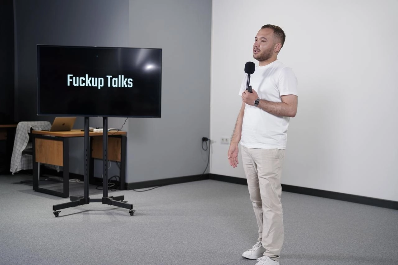 Сегодня мы провели наш второй Fuckup Talks на тему финтеха, где прагматичные спикеры поделились своим опытом. Получилось очень интересно, откровенно и полезно.
Ошибаясь, мы учимся новому | Сетка — новая социальная сеть от hh.ru