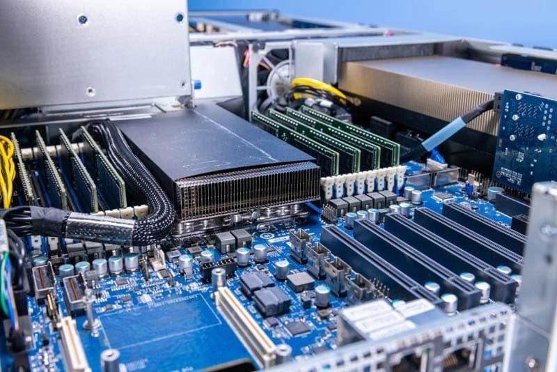 ADATA и Giga Computing создадут в Бразилии локальное производство серверов
ADATA Technology и Giga Computing начали сотрудничество для запуска производства серверов и систем хранения данных в Бразилии | Сетка — новая социальная сеть от hh.ru
