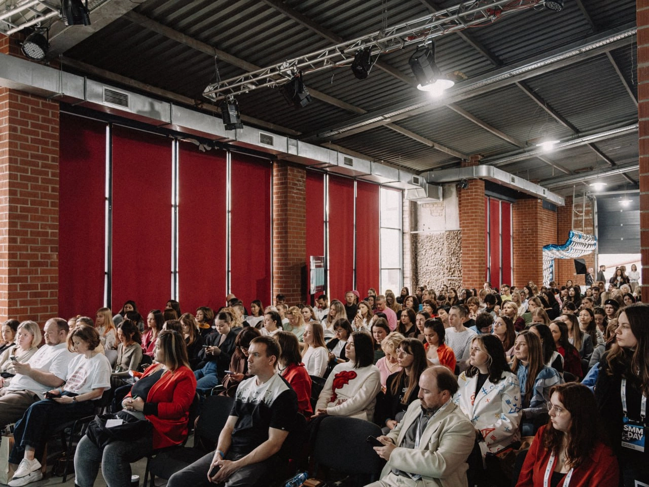 SMM Day завершился!
Три сотни участников, десятки провокационных вопросов, 18 партнеров, четыре часа аналитики, две фотозоны и всего один понедельник — лучший в этом году | Сетка — новая социальная сеть от hh.ru