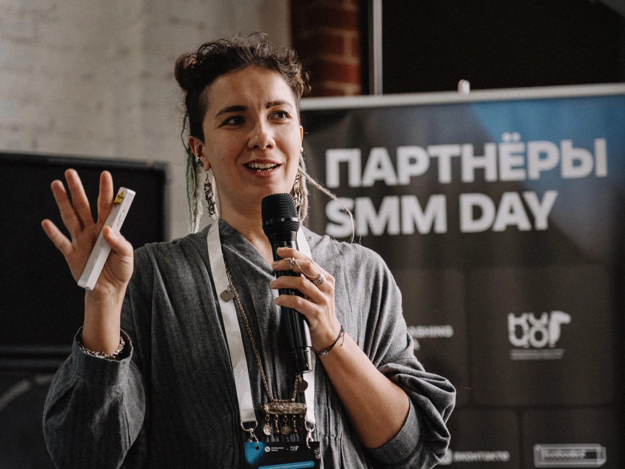 SMM Day завершился!
Три сотни участников, десятки провокационных вопросов, 18 партнеров, четыре часа аналитики, две фотозоны и всего один понедельник — лучший в этом году | Сетка — новая социальная сеть от hh.ru