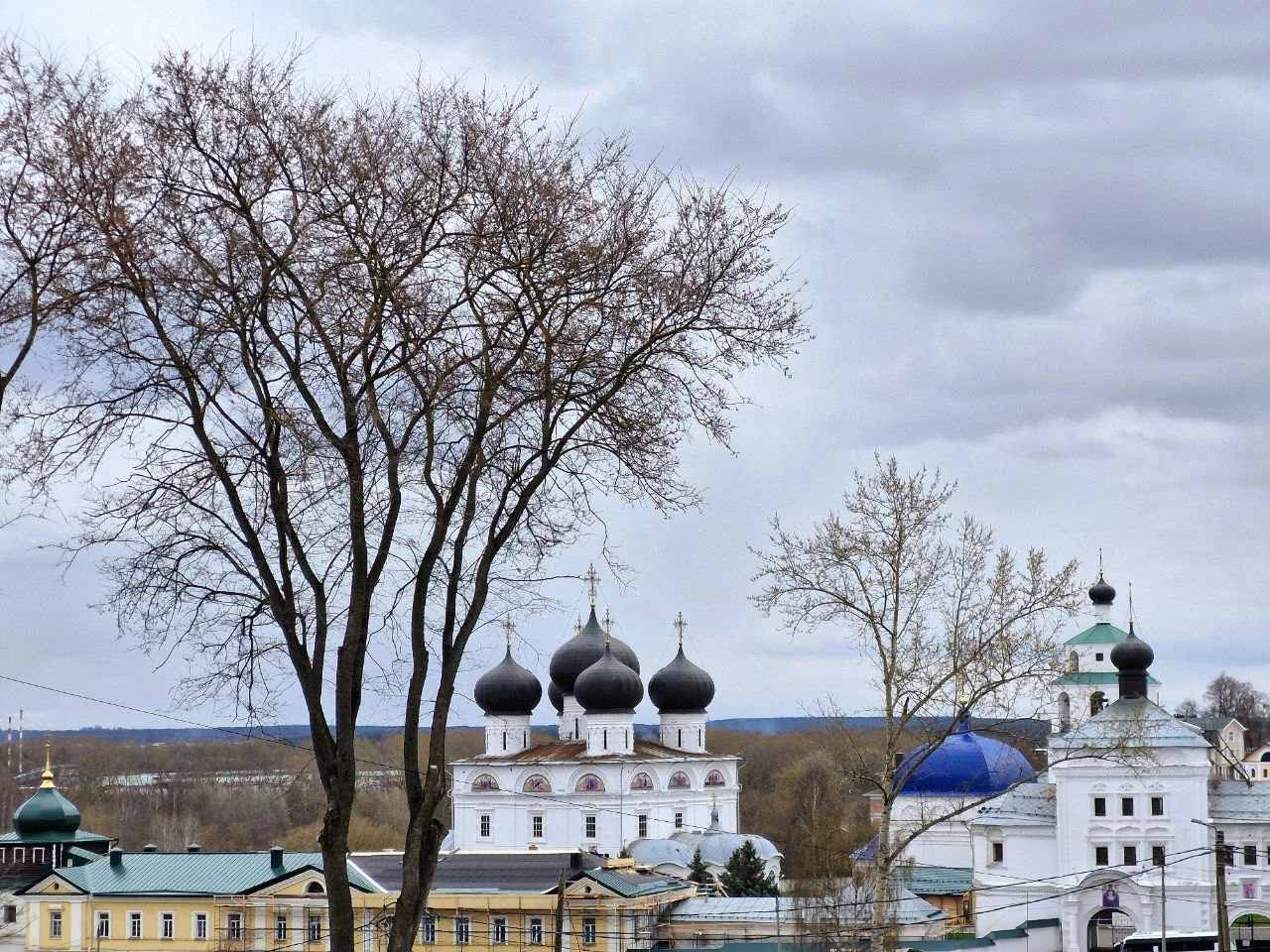Мир! Труд! Май!
На Вятке открылся летний сезон! Несмотря на +4, народ высыпал на улицы!
С праздником! | Сетка — новая социальная сеть от hh.ru