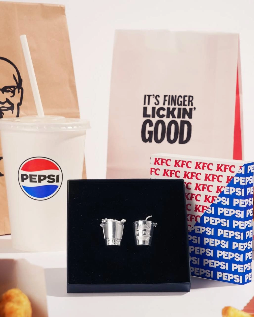 Годно, британский Pepsi заколлабился с KFC и выкатил кулоны дружбы | Сетка — новая социальная сеть от hh.ru