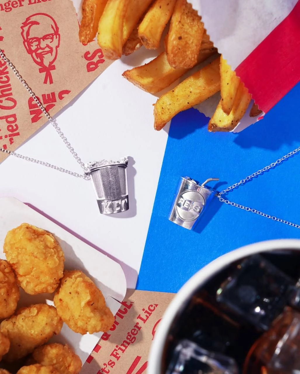 Годно, британский Pepsi заколлабился с KFC и выкатил кулоны дружбы | Сетка — новая социальная сеть от hh.ru