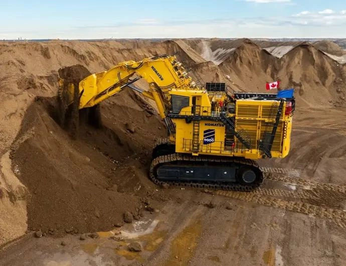 Крупнейший гидравлический экскаватор Komatsu PC9000 запущен в работу на месторождении нефтяных песков компании Suncor в Канаде, провинция Альберта | Сетка — новая социальная сеть от hh.ru
