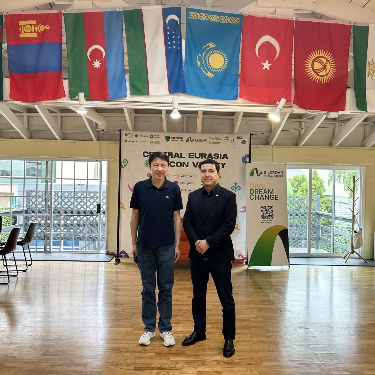 Узбекистан выстраивает венчурный мост в Кремниевую долину
IT Park Ventures провёл серию встреч в Кремниевой долине для интеграции узбекских стартапов в глобальные экосистемы | Сетка — новая социальная сеть от hh.ru