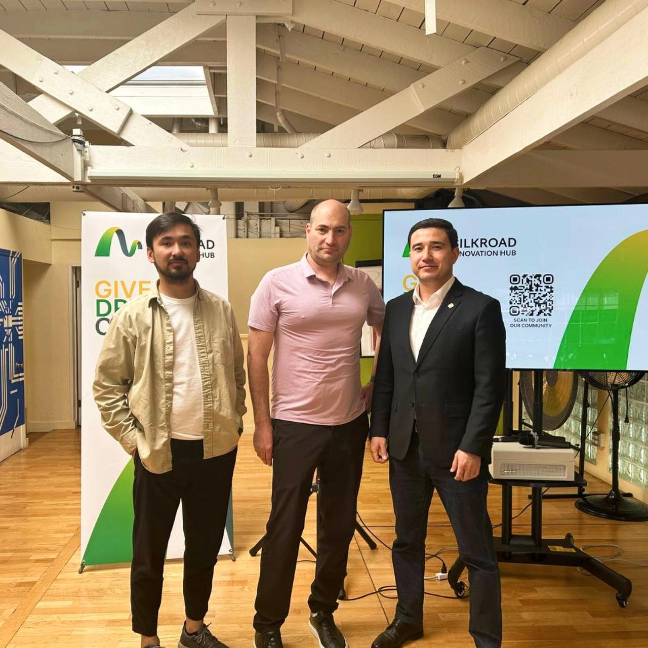 Узбекистан выстраивает венчурный мост в Кремниевую долину
IT Park Ventures провёл серию встреч в Кремниевой долине для интеграции узбекских стартапов в глобальные экосистемы | Сетка — новая социальная сеть от hh.ru