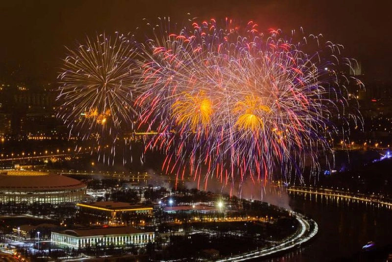 В Москве состоится праздничный салют 🎇9 мая в 22:00
В связи с этим, на территории спортивного комплекса будет изменена схема движения.
📍на территории Лужников
📲Подпишитесь на Вдвижении
#бесплатно | Сетка — новая социальная сеть от hh.ru