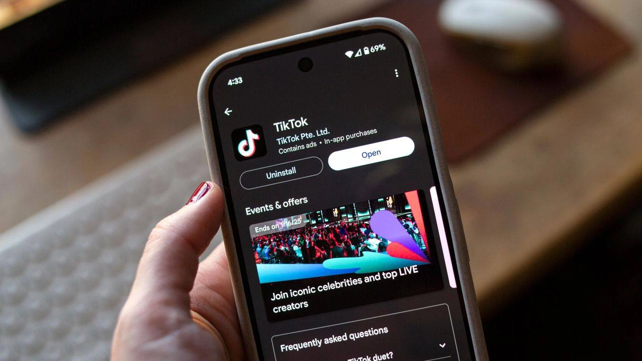 TikTok, кажется, не продадут никогда. Трамп готов продлить дедлайн на продажу, если до 19 июня никто его не купит.
Невольно вспоминается, откуда появилась фраза «последнее китайское предупреждение» | Сетка — новая социальная сеть от hh.ru