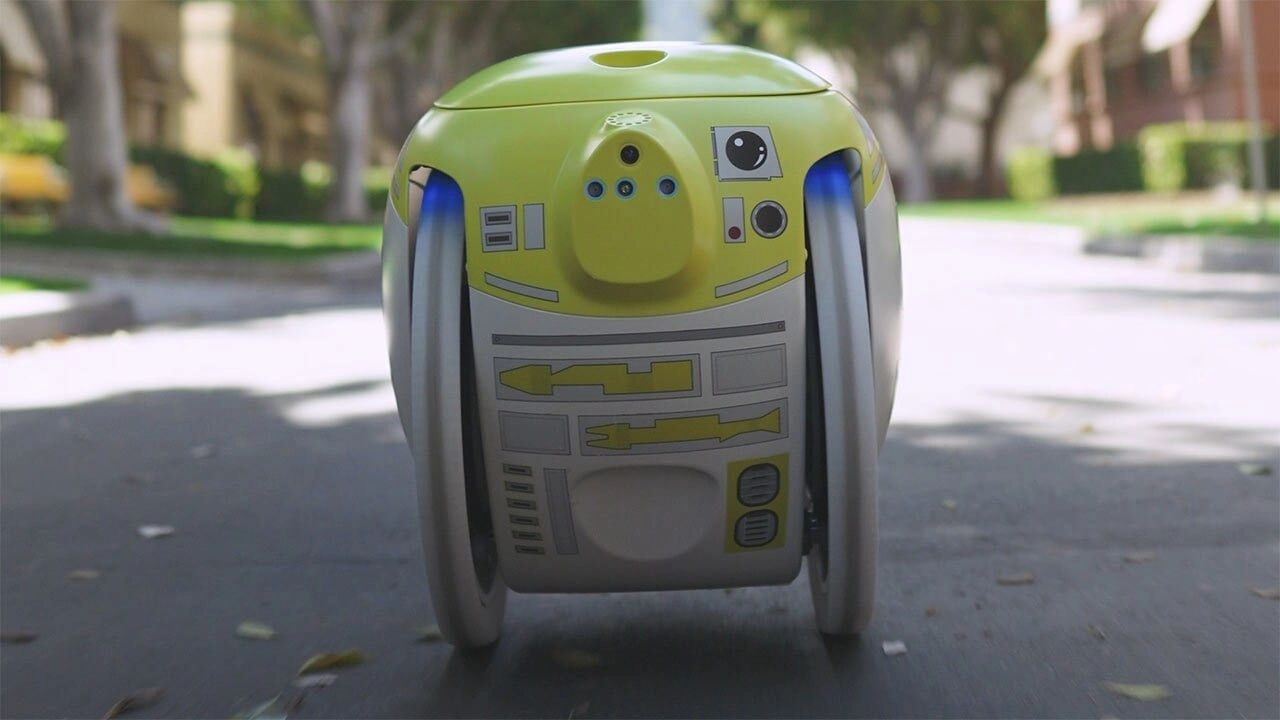 Disney выпустил робота-копию дроида R2-D2 из «Звездных войн»! Робот оснащен динамиками Bluetooth, чтобы включать музыку, камерами и датчиками, которые позволяют ему идентифицировать своего владельца и... | Сетка — новая социальная сеть от hh.ru