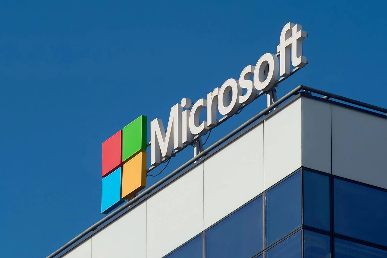#Антон Microsoft снова идет на сокращения — на этот раз под нож попало 3% штата, то есть около 6 тысяч сотрудников по всему миру. Увольнения затронули все уровни и подразделения компании | Сетка — новая социальная сеть от hh.ru