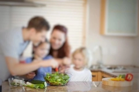 🥗 ЛЕТНИЕ САЛАТЫ С МИКРОЗЕЛЕНЬЮ ДЛЯ ВСЕЙ СЕМЬИ! 👨‍👩‍👧‍👦  
Микрозелень – кладезь витаминов и вкуса! 🌿 Добавляйте её в салаты, чтобы сделать их полезнее и интереснее | Сетка — новая социальная сеть от hh.ru