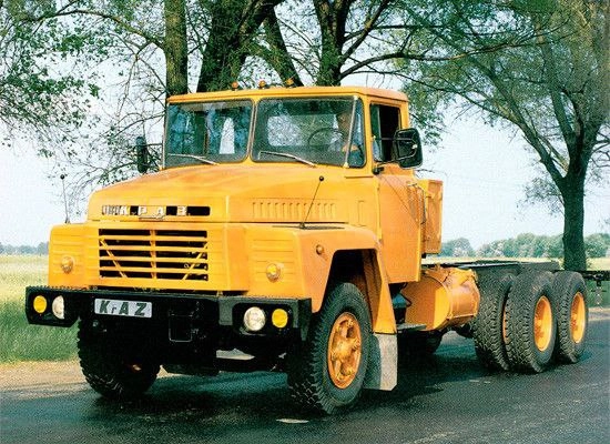 Сабо — один из авторов "инвалидки" СМЗ СЗД (вместе с Эдуардом Молчановым), дизайнер экстерьера КрАЗ-250. Самый его, имхо, стильный проект был корабль из фильма "Планета бурь" 1961 года | Сетка — новая социальная сеть от hh.ru