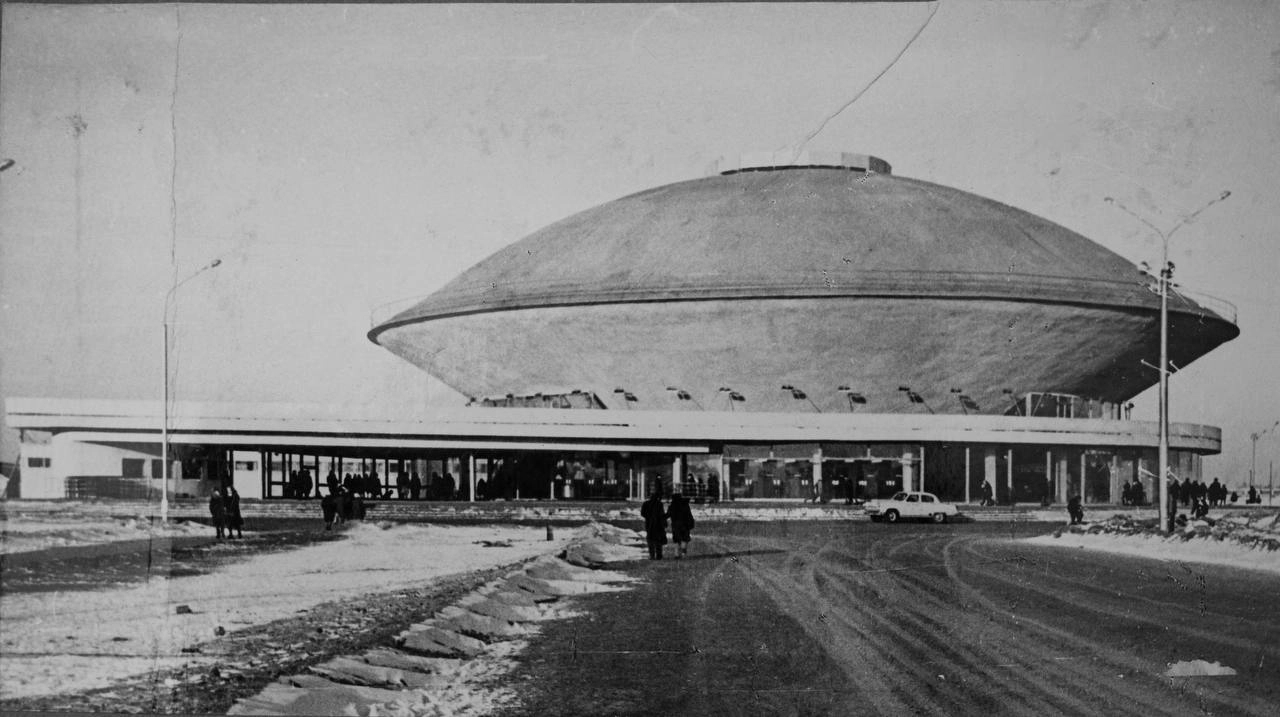 Яндекс 360 сделает красивейший аудиовизуальный арт на футуристичном цирке в Казани. Для этого бренд совместно с фестивалем НУР и центром Gorizont Films перерыли архивы за последние 60 лет | Сетка — новая социальная сеть от hh.ru