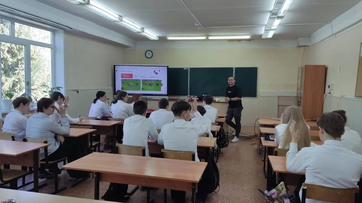 Как защитить себя в интернете? Урок цифровой грамотности от нашего эксперта!
Урок Цифры – федеральный проект от Минцифры и министерства образования, его задача том, чтобы представители ИТ-компаний вые... | Сетка — новая социальная сеть от hh.ru