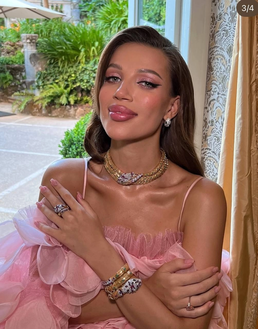 Инесса Новикова (Шевчук) одна из немногих россиянок, кого глобальный Bvlgari позвал на закрытый показ в Риме. Змеиный обвес у нее крайне убедительный. | Сетка — новая социальная сеть от hh.ru