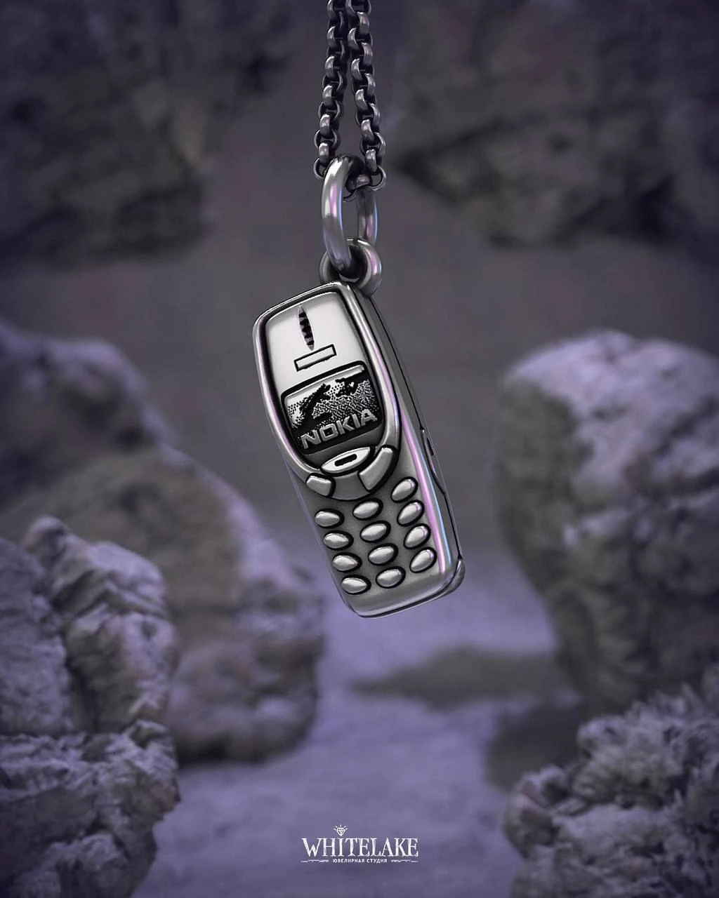 Угар, White Lake выкатил самый ностальгичный кулон в виде Nokia 3210. 
Олдскул, который мы заслужили 🥹 | Сетка — новая социальная сеть от hh.ru