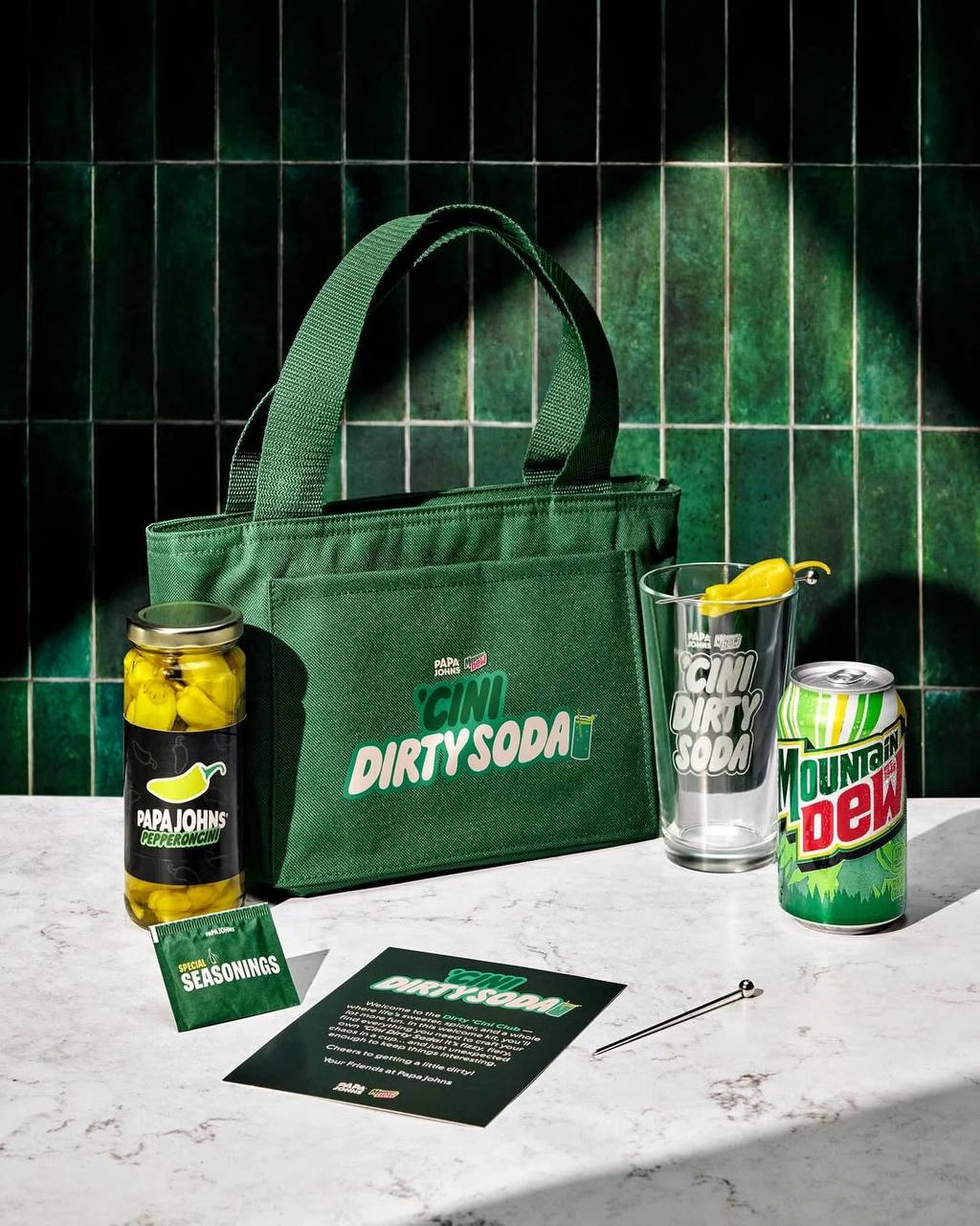 Ого, Papa John’s выкатил ОСТРУЮ газировку MountainDew с перцем. Напиток доступен только для 18+ юзеров с бонусной картой, а в составе у него только хорошие вайбы и немного «пеппероничини» | Сетка — новая социальная сеть от hh.ru