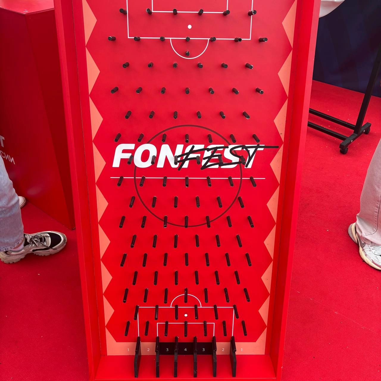 😳 Активации Fonbet на Кубке — катастрофа!
Речь только (!) о беттинг-механиках для действующих игроков:
1️⃣ Ни одного ценного приза
Обошел зоны на улице и внутри стадиона | Сетка — новая социальная сеть от hh.ru