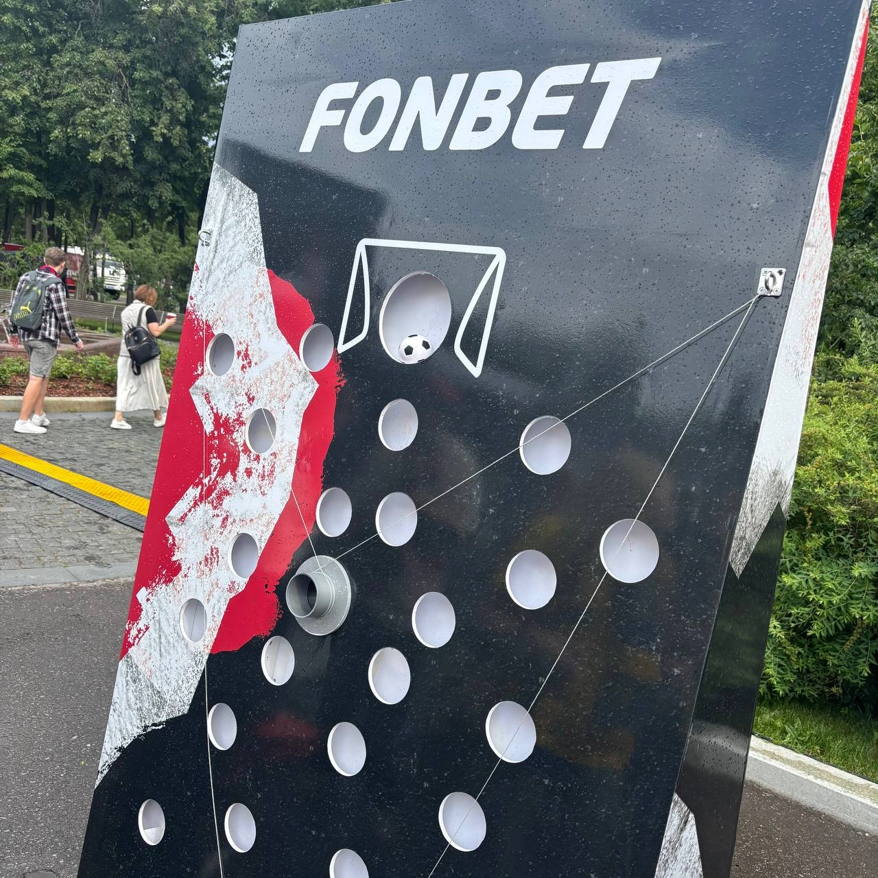 😳 Активации Fonbet на Кубке — катастрофа!
Речь только (!) о беттинг-механиках для действующих игроков:
1️⃣ Ни одного ценного приза
Обошел зоны на улице и внутри стадиона | Сетка — новая социальная сеть от hh.ru