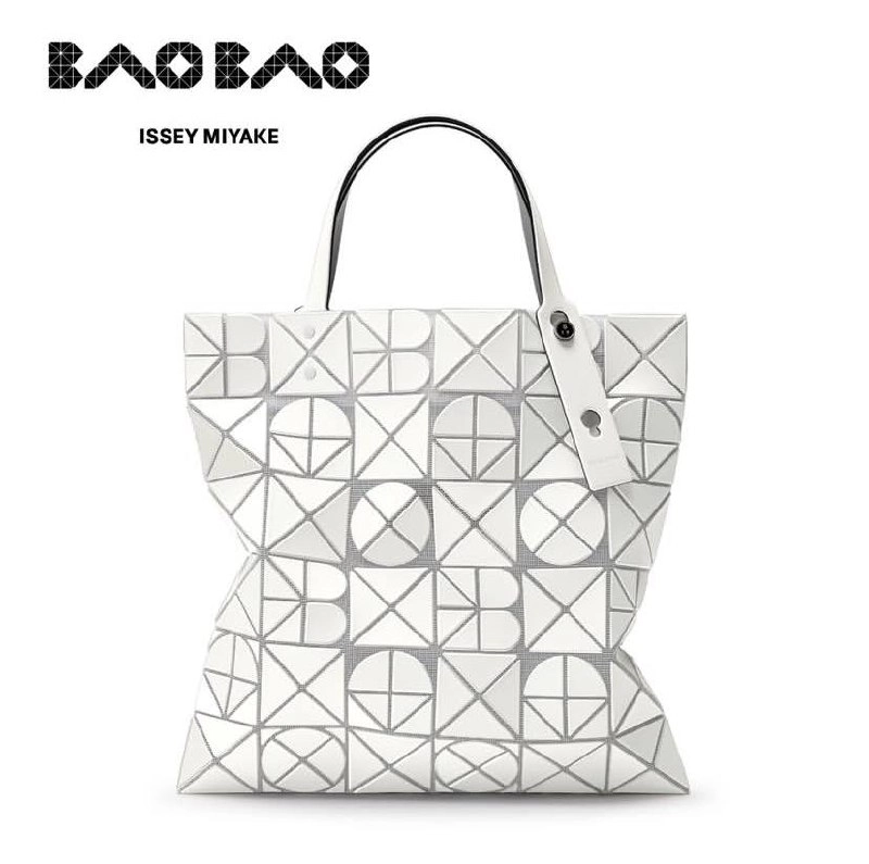 Минималистично геометричное #вдохновение от #IsseyMiyake 🤩
Моя мечта - заполучить сумочку #baobao и часы серии “f” с 24-часовым циферблатом 🥹
// шмот, конечно же, хочу просто весь 😂
#fashion #pleats #... | Сетка — новая социальная сеть от hh.ru