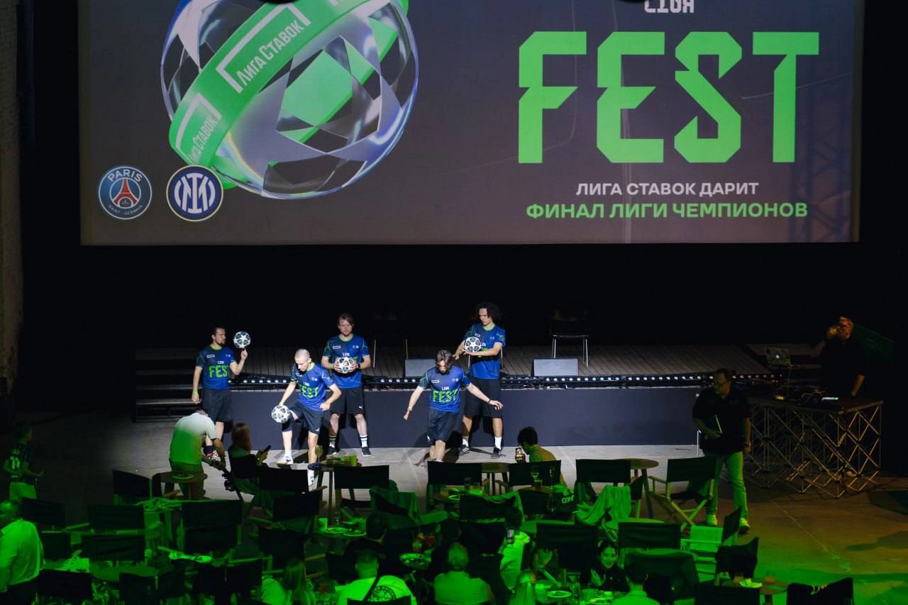 🤯 Еще один закрытый VIP-ивент — от Лиги Ставок!
Тоже на финал ЛЧ и для випов, но с неймингом Liga Fest и сразу в четырех местах | Сетка — новая социальная сеть от hh.ru