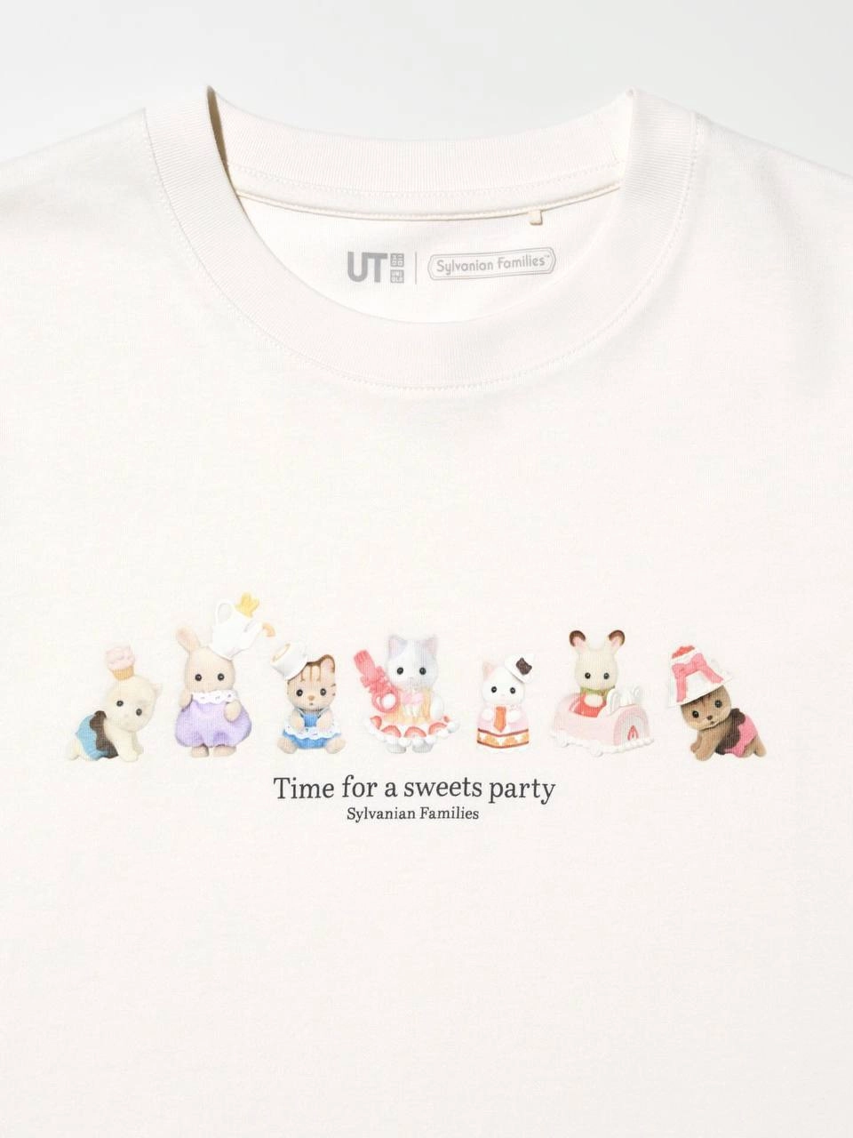 Uniqlo выпустит коллабу c японскими игрушками Sylvanian Families. В дропе — несколько милых футболок, продажи стартуют в августе.
не хватает только мемных фраз вроде «пакеда, фуфелы» 😵 | Сетка — новая социальная сеть от hh.ru