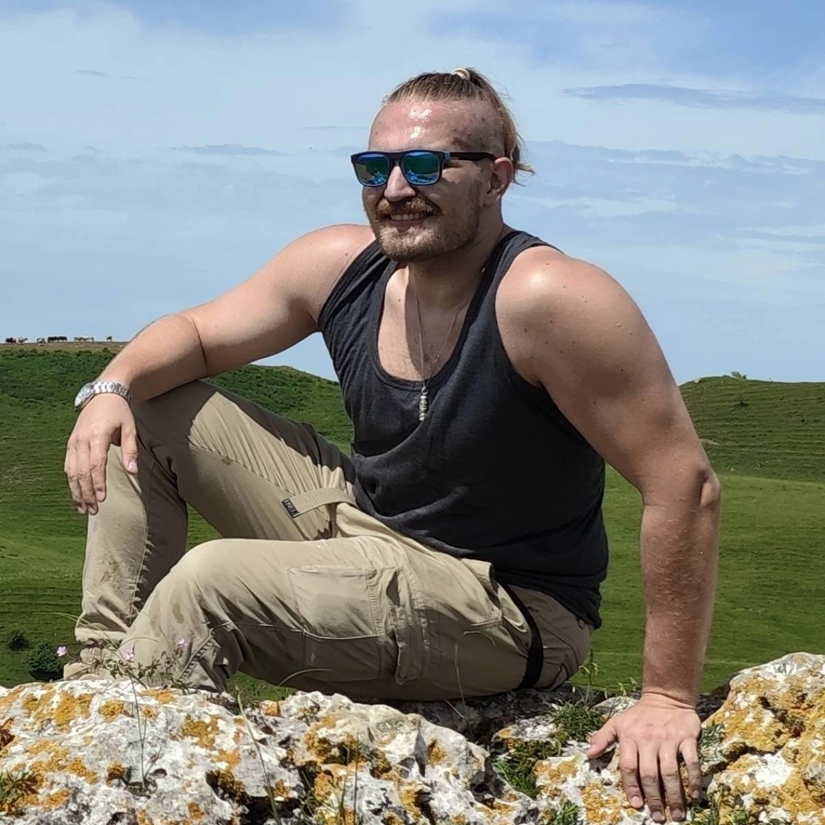 Павел Суханов