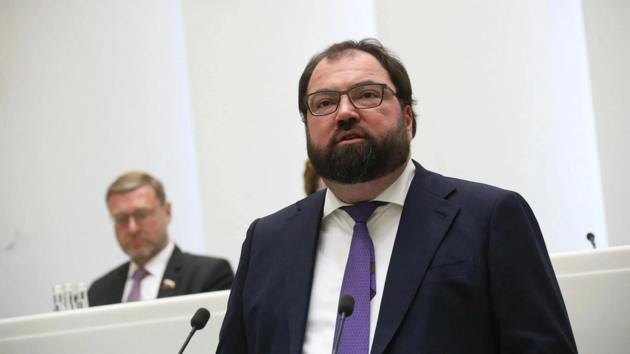 ⏺ Мессенджер Max от VK, который Минцифры рассматривает для интеграции с Госуслугами, представят летом этого года
Об этом сообщил СМИ министр цифрового развития, связи и массовых коммуникаций Максут Ша... | Сетка — социальная сеть от hh.ru