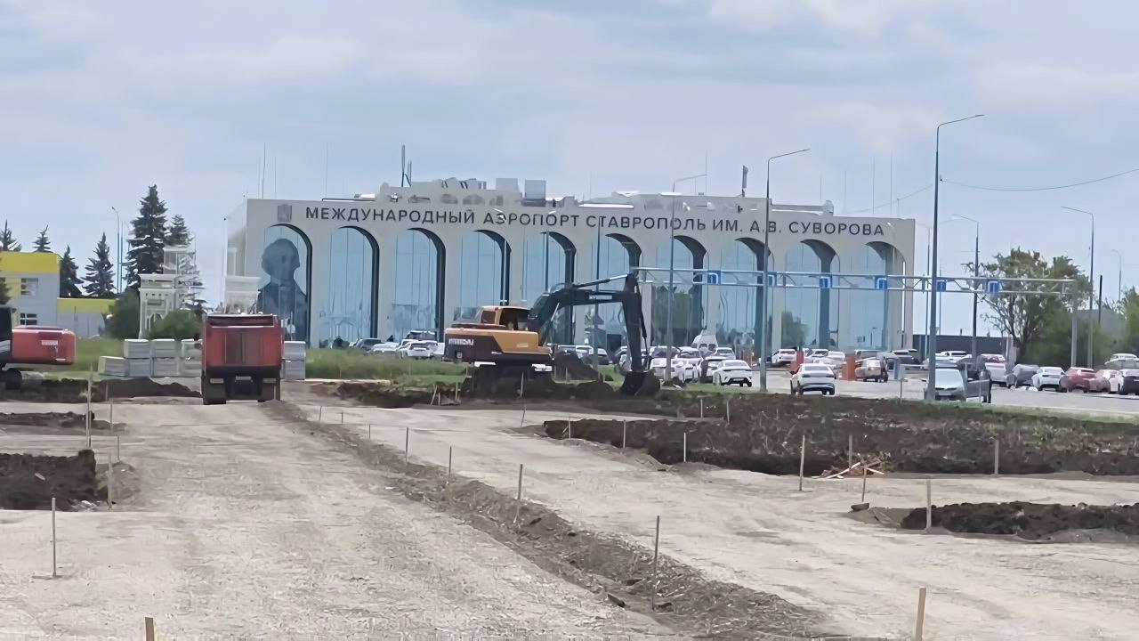 Большой сквер появится около аэропорта Ставрополя
Его площадь составит 13 000 м². 
Здесь также планируют высадить около 200 деревьев, а также оборудовать детский городок. | Сетка — новая социальная сеть от hh.ru
