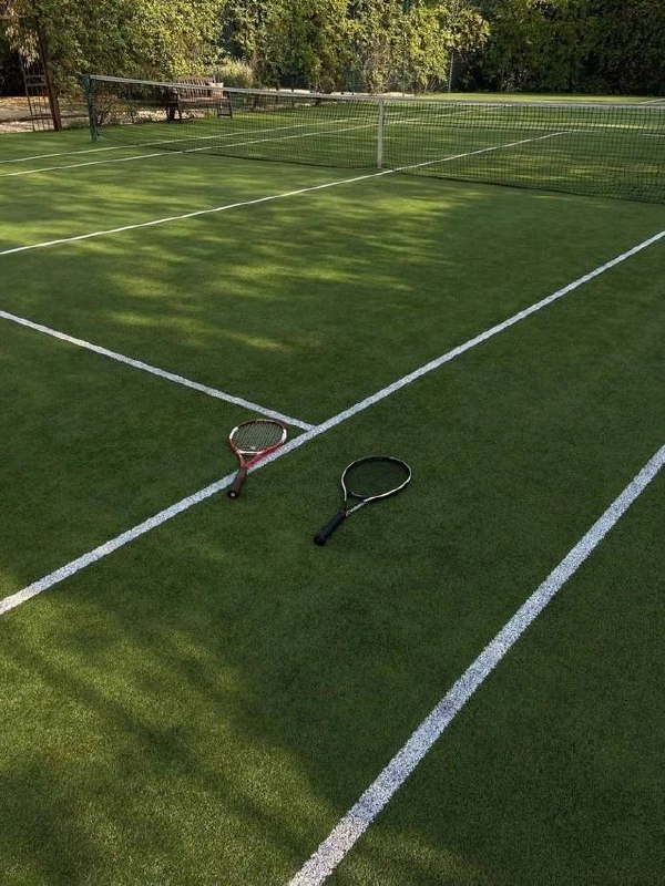 🏸Открытые теннисные корты для летних тренировок
▪️Школа Тенниса Сколково📍Большой бульвар, 44
📋Ежедневно 07:00-00:00
▪️Национальный теннисный центр им. Х. А | Сетка — новая социальная сеть от hh.ru
