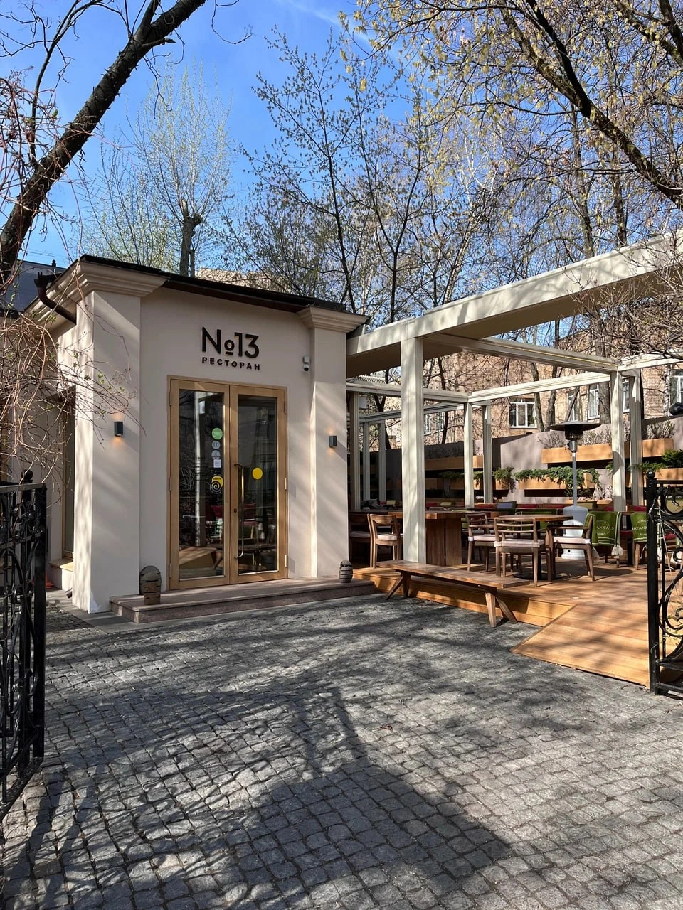 👩‍👦Семейные веранды в Москве
TOTO
📍Столешников пер., 7, стр. 3
FOLK
📍Цветной б-р, 2
УХВАТ
📍Рочдельская ул., 15, стр. 41
BJORN 
📍Пятницкая ул., 3/4, стр. 1
ГВИДОН
📍Большая Никитская ул | Сетка — новая социальная сеть от hh.ru