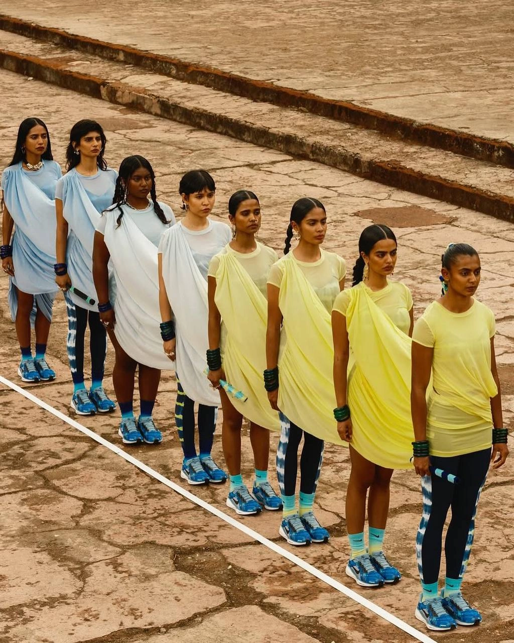 #Артем Индийский фильм?
Нет, это женская коллекция Nike, созданная в сотрудничестве с местным модным брендом NorBlack NorWhite. Коллекция вдохновлена культурой и ремеслами Индии | Сетка — новая социальная сеть от hh.ru