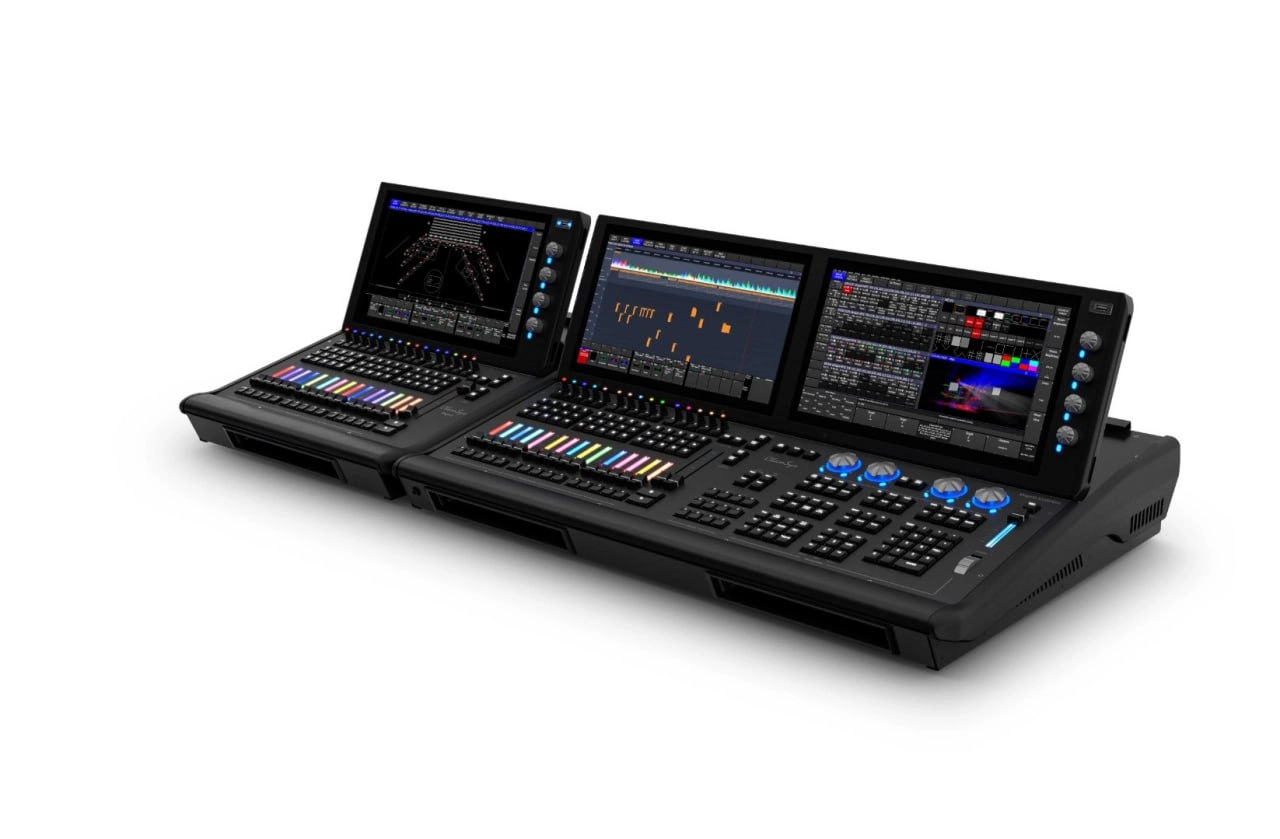 Пульт управления светом MagicQ MQ500M+
Бренд: Chamsys
Артикул: CS100607
Наличие: 1 шт.
Световая консоль MagicQ MQ500M+ 
400 DMX потоков. Моторизированные фейдера | Сетка — новая социальная сеть от hh.ru
