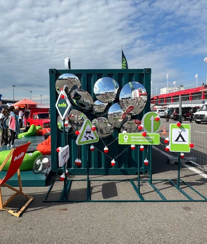 Вчера прошел фестиваль A5Motors Motoring на гоночной трасе Moscow Raceway.
Я был удивлен, что увидел почти 2 полноценных спонсорских активации | Сетка — новая социальная сеть от hh.ru