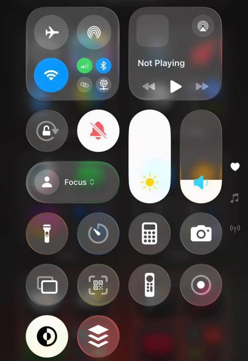 Apple изменила дизайн iOS 26: эффект «жидкого стекла» заменён на матовый
В последней бета-версии iOS 26 для разработчиков Apple неожиданно отказалась от эффекта «жидкого стекла», ранее представленного... | Сетка — социальная сеть от hh.ru