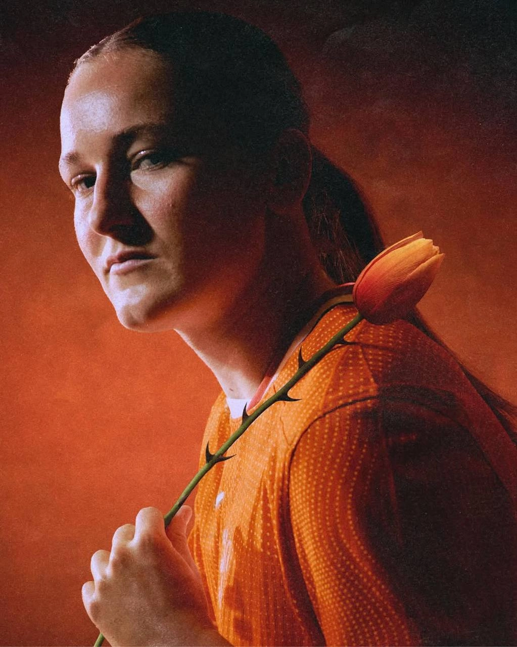 К выступлению сборной Нидерландов на женском Евро Nike вывели специальный сорт оранжевых тюльпанов с шипами. Идея: девушки в оранжевой форме, как эти тюльпаны – красивые, но могут ранить | Сетка — новая социальная сеть от hh.ru