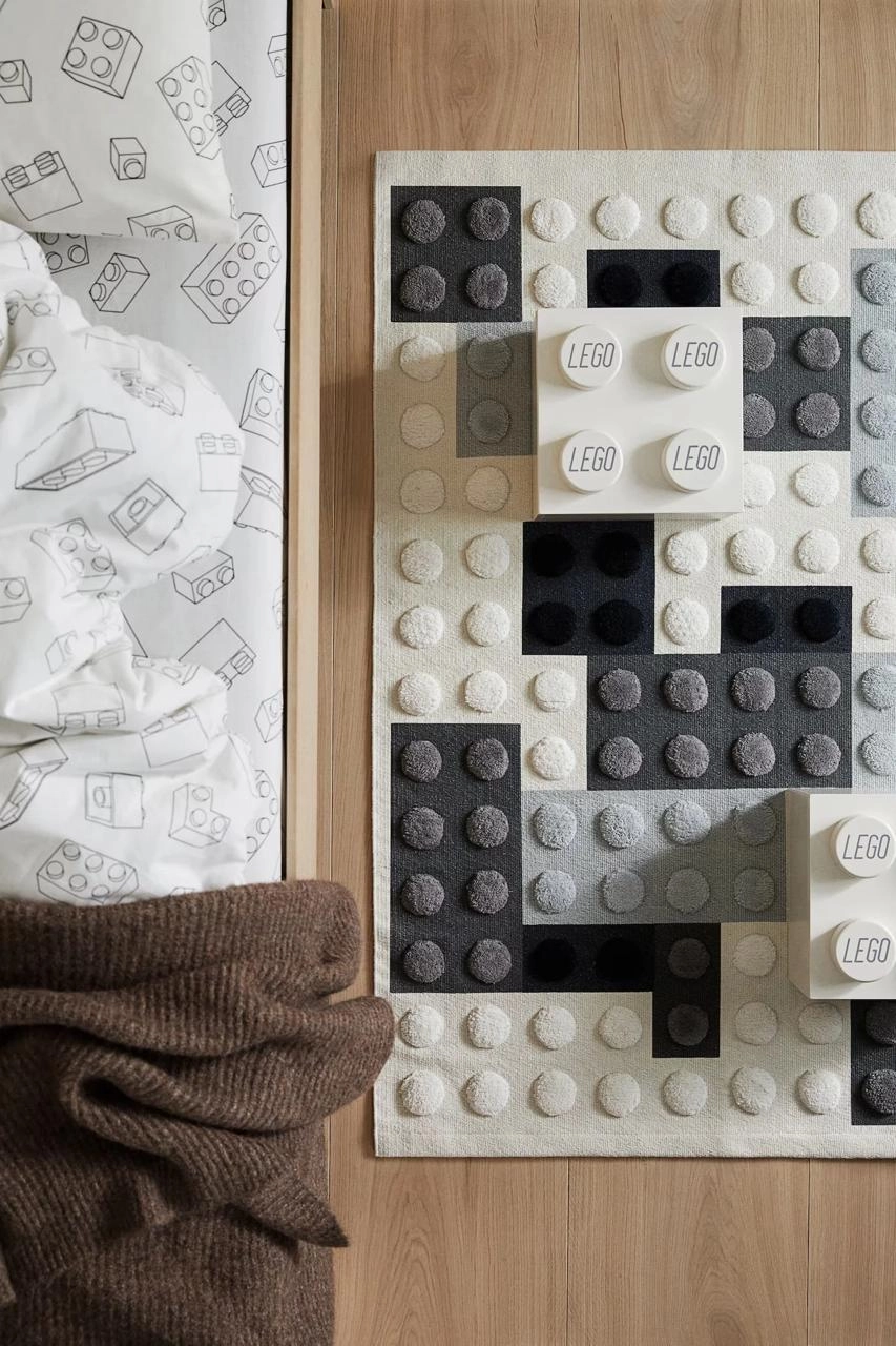 LEGO сделали очередную классную коллабу. В этот раз они объединились с H&M и выпустили совместную коллекцию | Сетка — социальная сеть от hh.ru